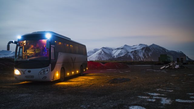 電車通勤の朝・窓越しのUVを意識するはるか